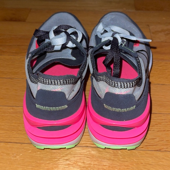 Women's Nike Waffle One Sneakers - Picture 4 of 6